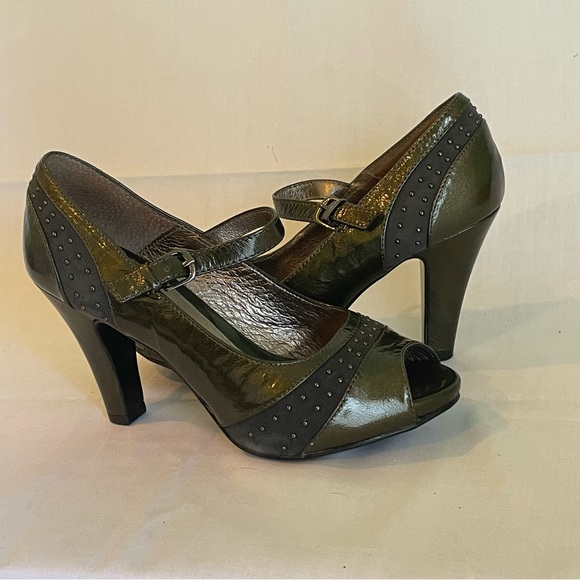 Sofft Raine Pewter Patent Pumps - Picture 4 of 13